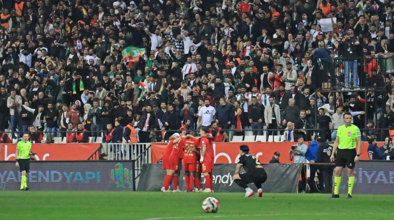 Amed Sportif Faaliyetler, TFF 1. Lig’de Boluspor’u 6-1 mağlup etti.