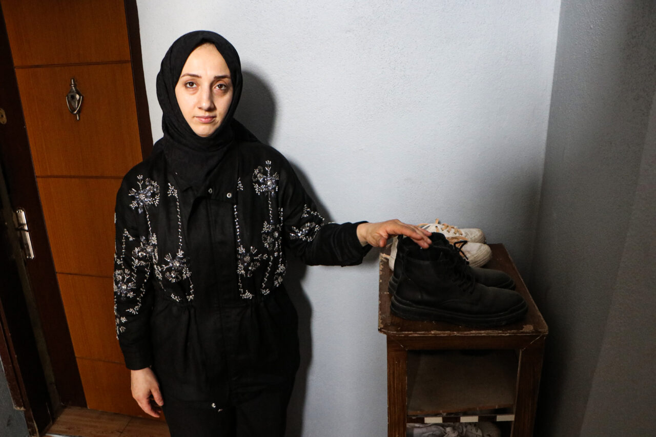 Adana’da anahtarı kapı önüne bırakan 2 çocuk annesi kadının evine