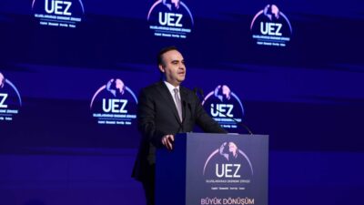 Bakan Kacır, küresel ekonomide ağırlık merkezinin Doğu’ya kaydığını belirtti. Türkiye’nin