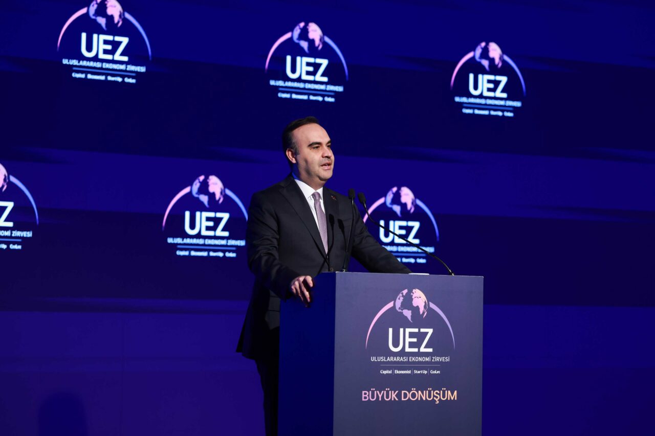 Bakan Kacır, küresel ekonomide ağırlık merkezinin Doğu’ya kaydığını belirtti. Türkiye’nin