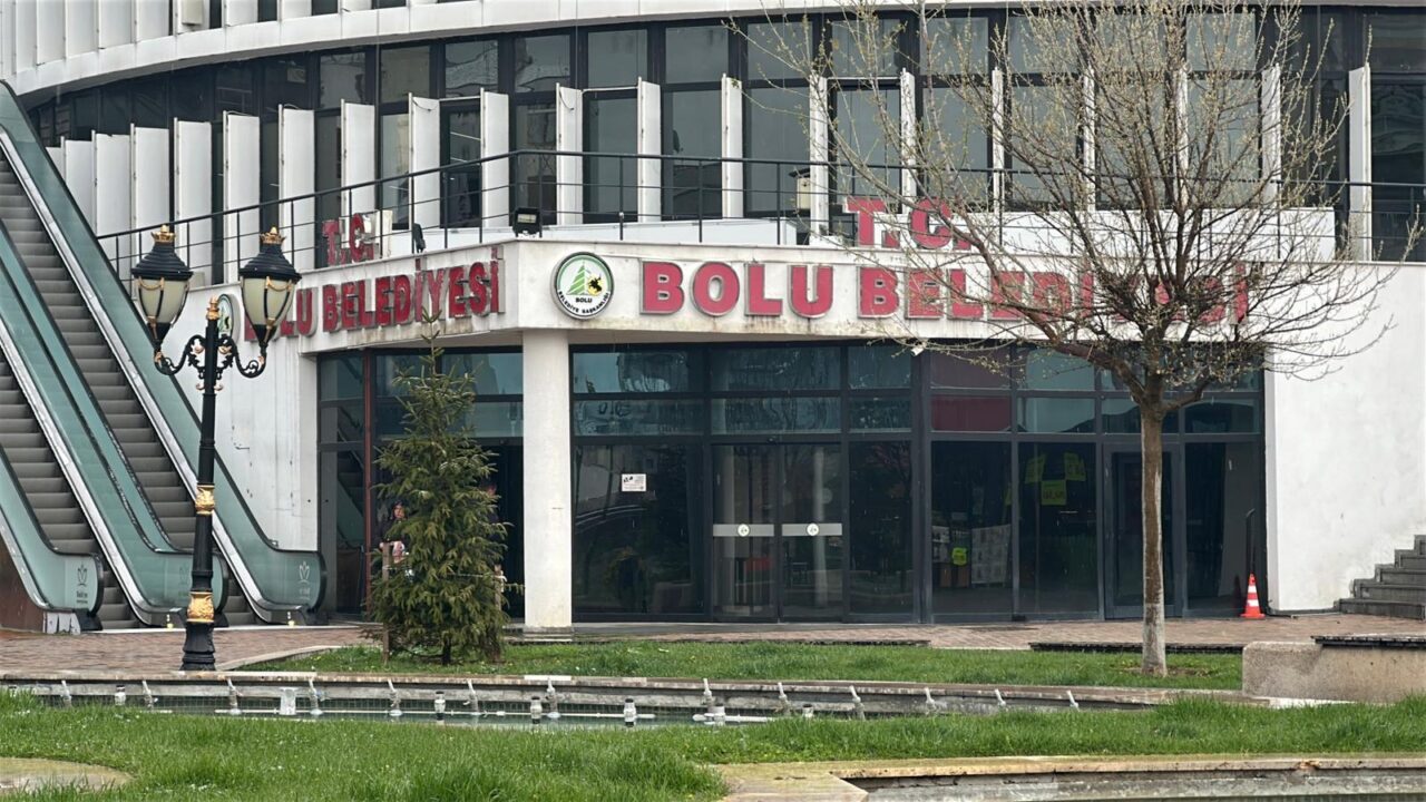 Bolu Belediyesi’ne yönelik yürütülen soruşturmada 2 isim daha gözaltına alındı.