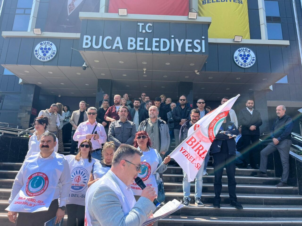 İzmir Buca Belediyesi’nde memurlar, ödenmeyen TİS alacakları ve tazminatlar nedeniyle
