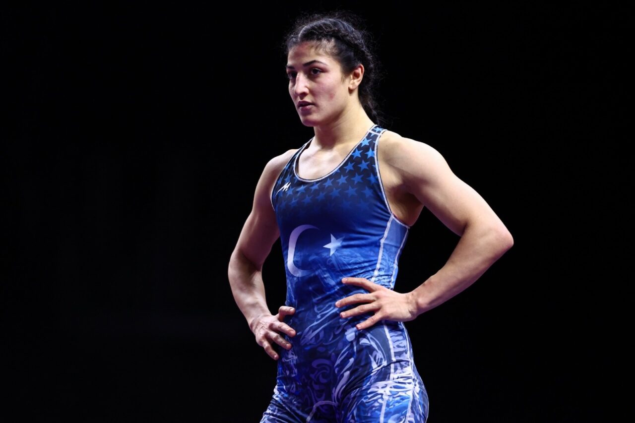 Milli güreşçi Elvira Kamaloğlu, Avrupa Güreş Şampiyonası’nda finalde mağlup olarak