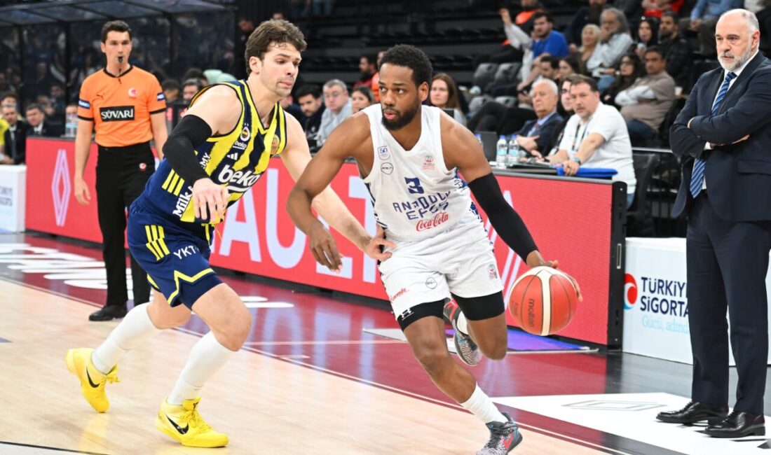 Fenerbahçe Beko, Basketbol Süper Ligi’nde Anadolu Efes’i 89-73 mağlup etti.