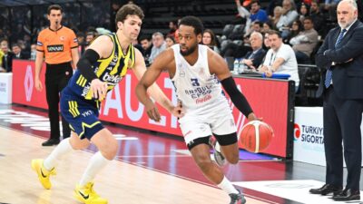 Fenerbahçe Beko, Basketbol Süper Ligi’nde Anadolu Efes’i 89-73 mağlup etti.