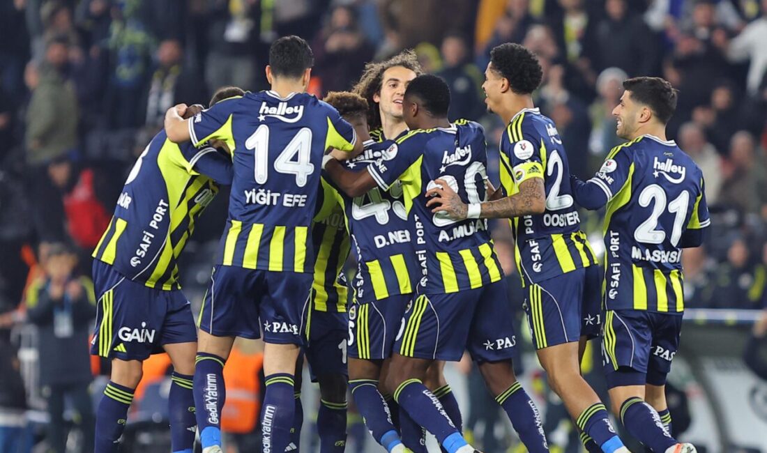 Fenerbahçe, Süper Lig’de Beşiktaş’ı sahasında ağırlıyor. Zirve yarışını doğrudan etkileyecek