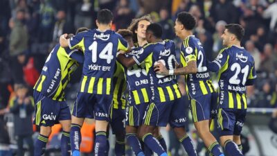 Fenerbahçe, Süper Lig’de Beşiktaş’ı sahasında ağırlıyor. Zirve yarışını doğrudan etkileyecek