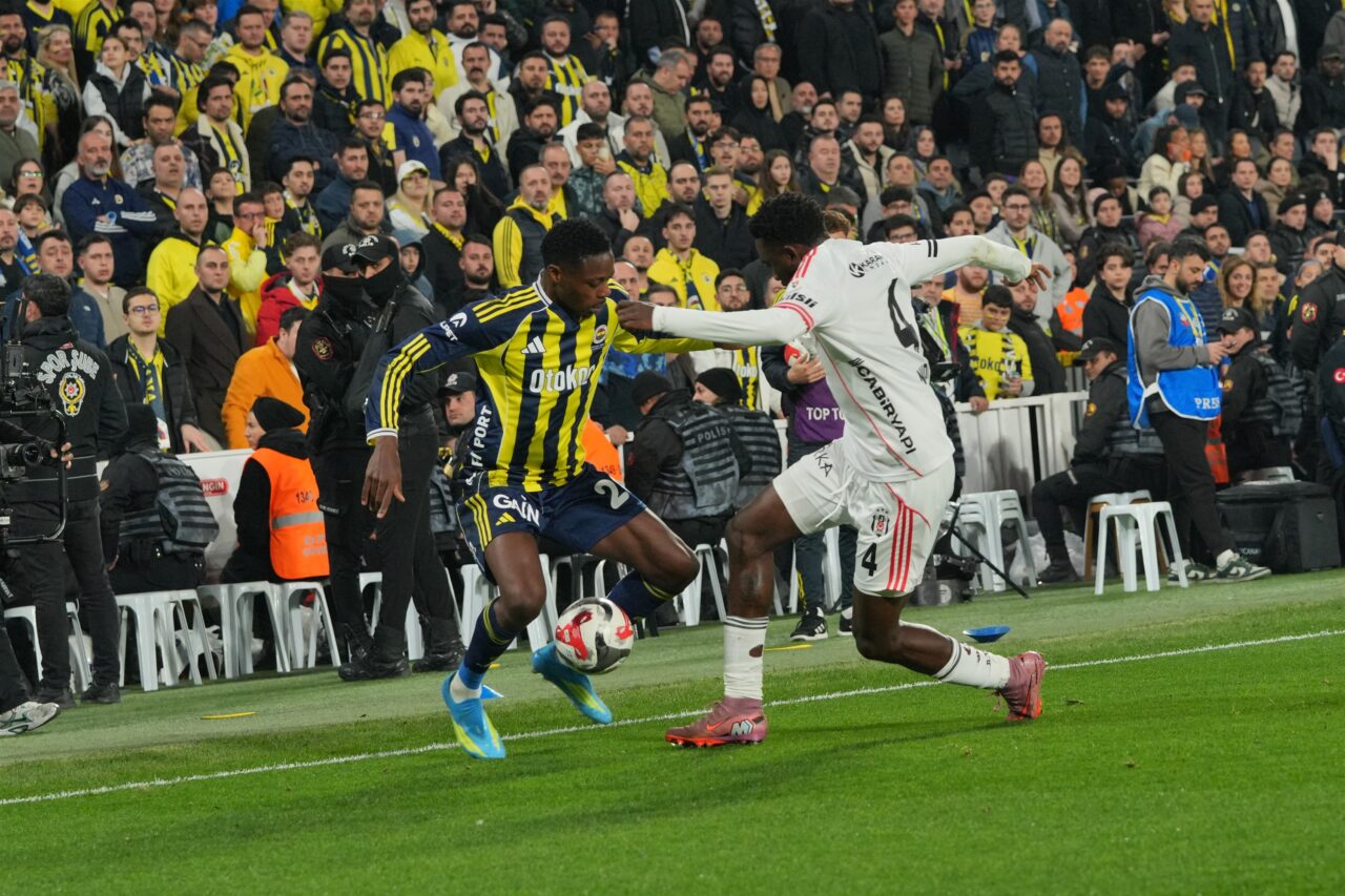 Fenerbahçe, Süper Lig’de Beşiktaş’ı 90+10’da attığı penaltı golüyle 1-0 mağlup