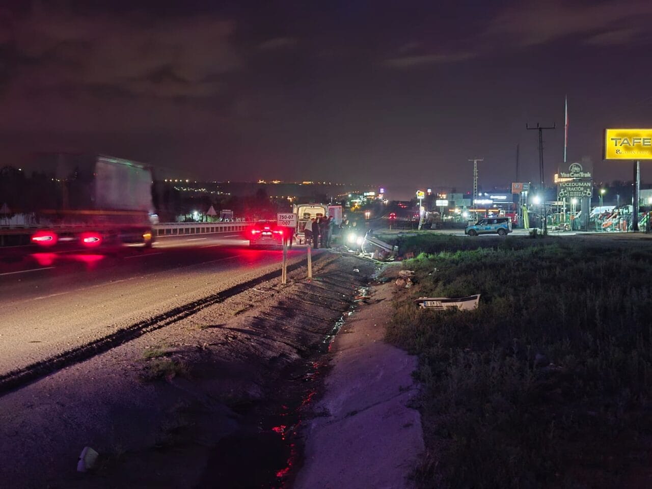 Ankara’nın Gölbaşı ilçesinde meydana gelen trafik kazasında, kontrolden çıkan otomobil
