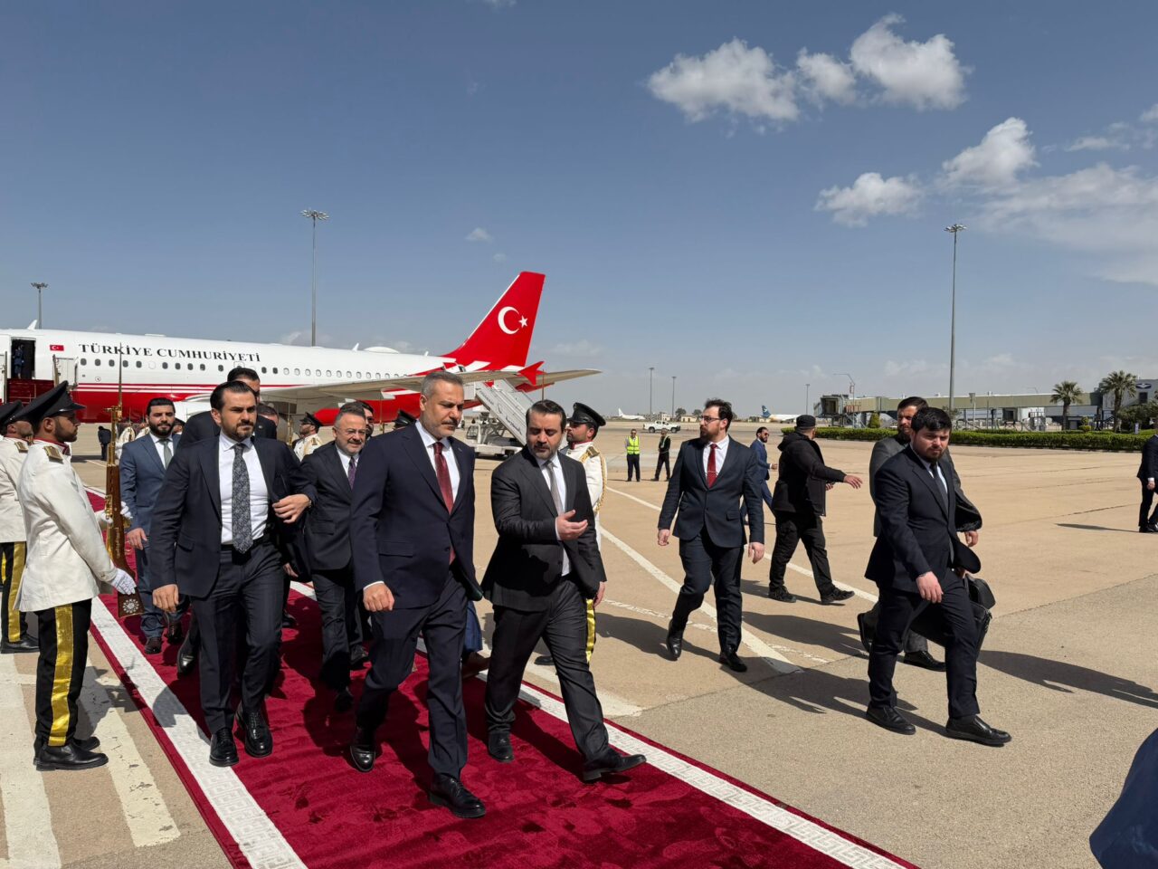 Dışişleri Bakanı Hakan Fidan, Suriye’ye resmi ziyaret gerçekleştirdi. Şam’da yapılacak