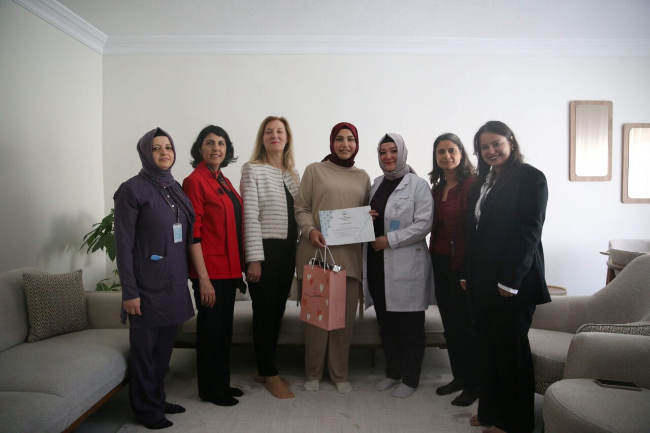 Sağlık Bakanlığı’nın “Her Gebeye Bir Ebe” uygulaması kapsamında 600 binden