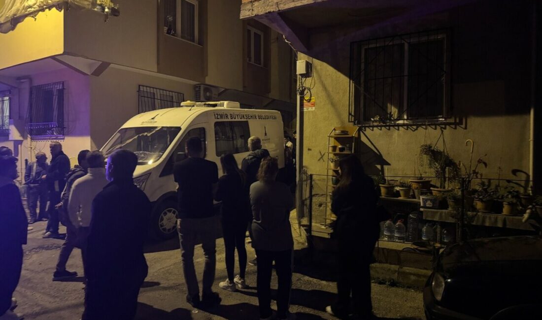 İzmir’in Buca ilçesinde çıkan tartışma kanlı bitti. Eşi tarafından silahla
