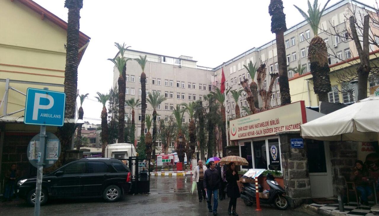 İzmir’in Gaziemir ilçesinde kalp krizinden hayatını kaybeden oğlunun ardından anne