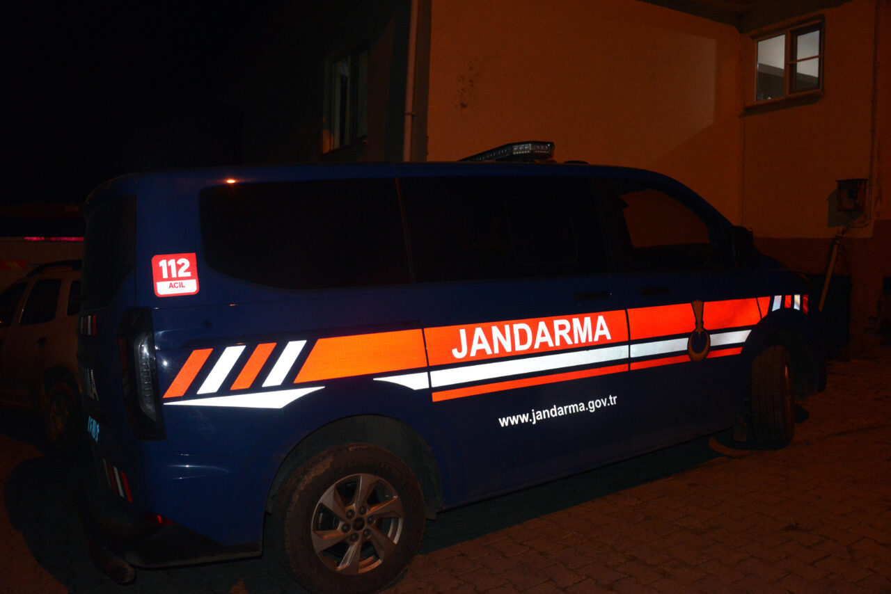 Kahramanmaraş’ta bir kişi, tartıştığı eşini tabancayla vurarak öldürdü. Olay sonrası