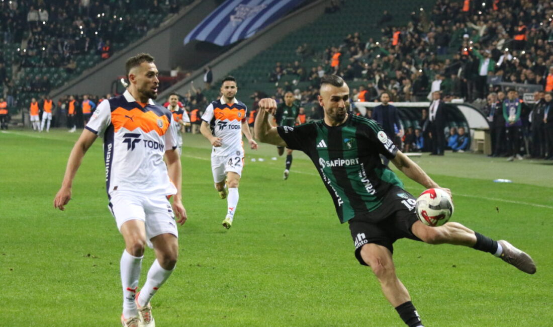 Kocaelispor ile RAMS Başakşehir FK arasında oynanan Süper Lig karşılaşması