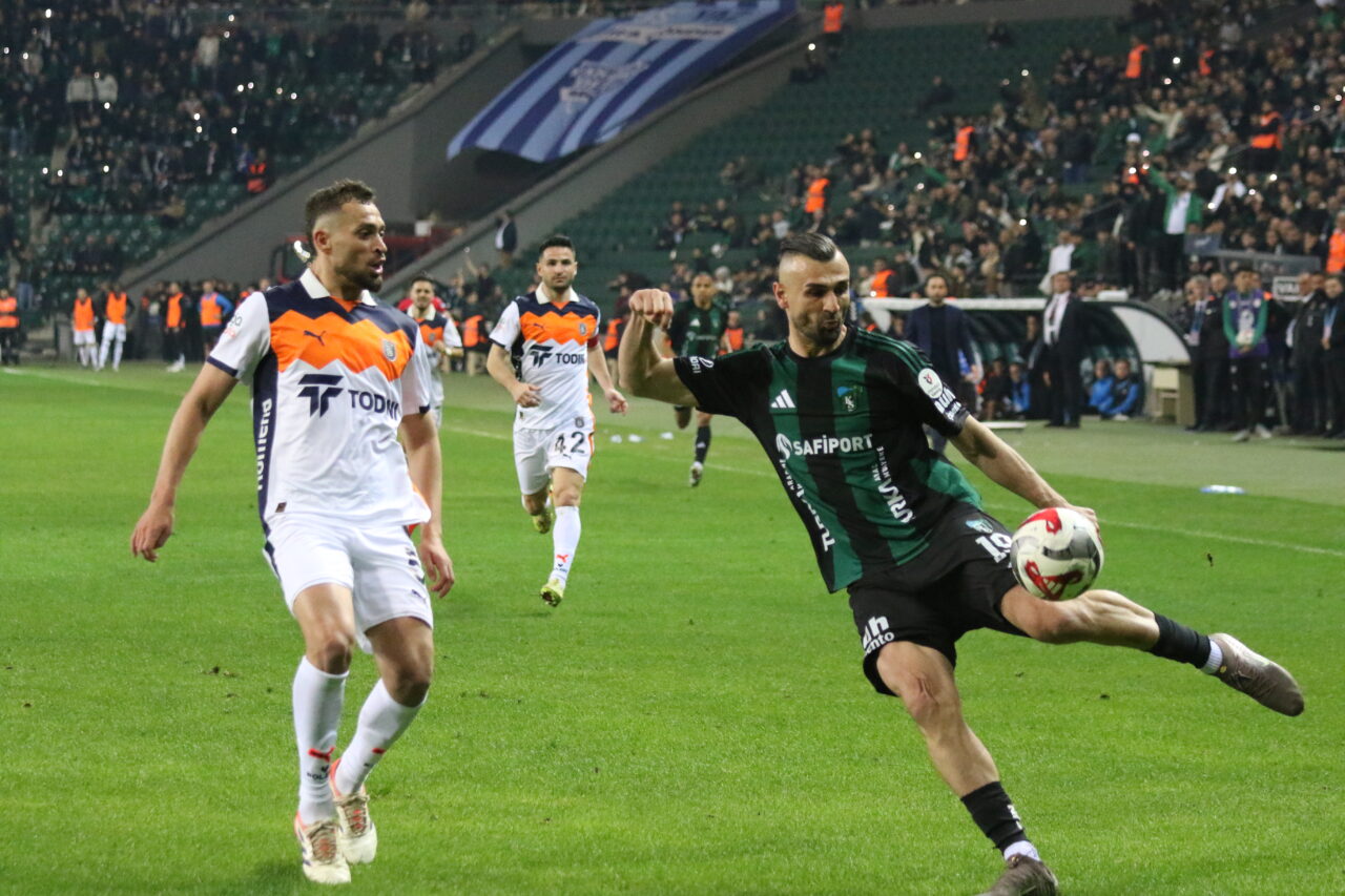 Kocaelispor ile RAMS Başakşehir FK arasında oynanan Süper Lig karşılaşması