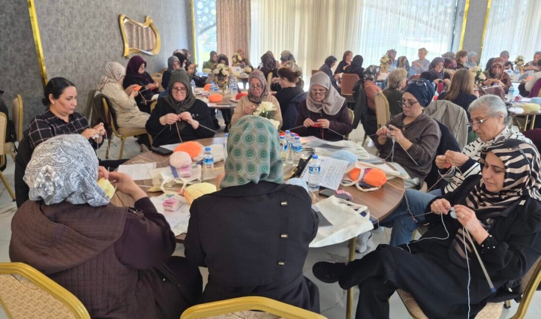 Malatya’da düzenlenen el örgüsü yarışmasında 90 kadın 40 dakika boyunca