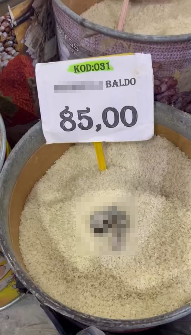 Mersin’de bir markette açıkta satılan pirinçte kedi dışkısı bulunduğu iddiası