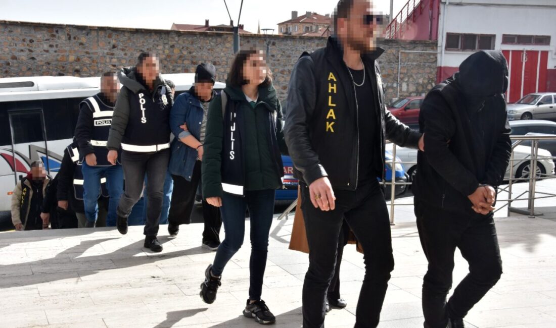 Nevşehir’in Kozaklı ilçesinde düzenlenen fuhuş operasyonunda 8 şüpheli gözaltına alındı.