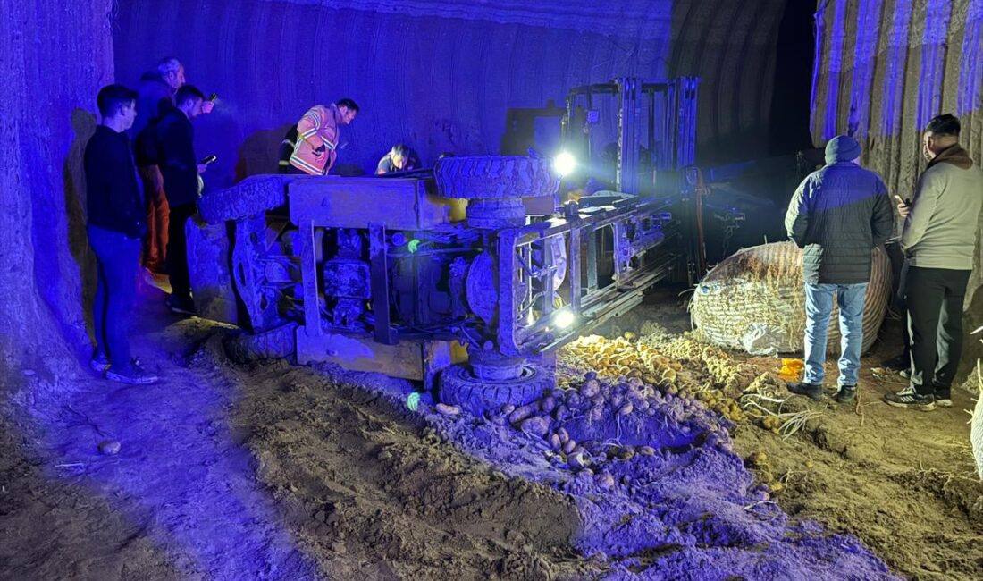 Nevşehir’de patates deposunda forkliftin devrilmesi sonucu operatör hayatını kaybetti. Olayla