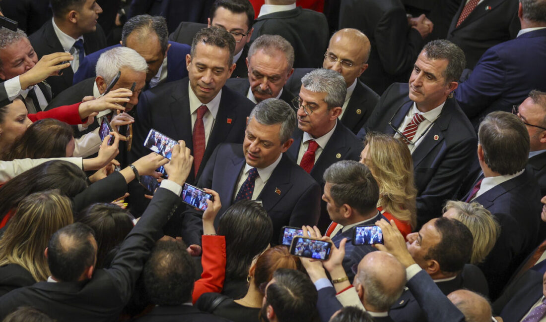 CHP Genel Başkanı Özgür Özel, TBMM’de düzenlenen 23 Nisan resepsiyonunda