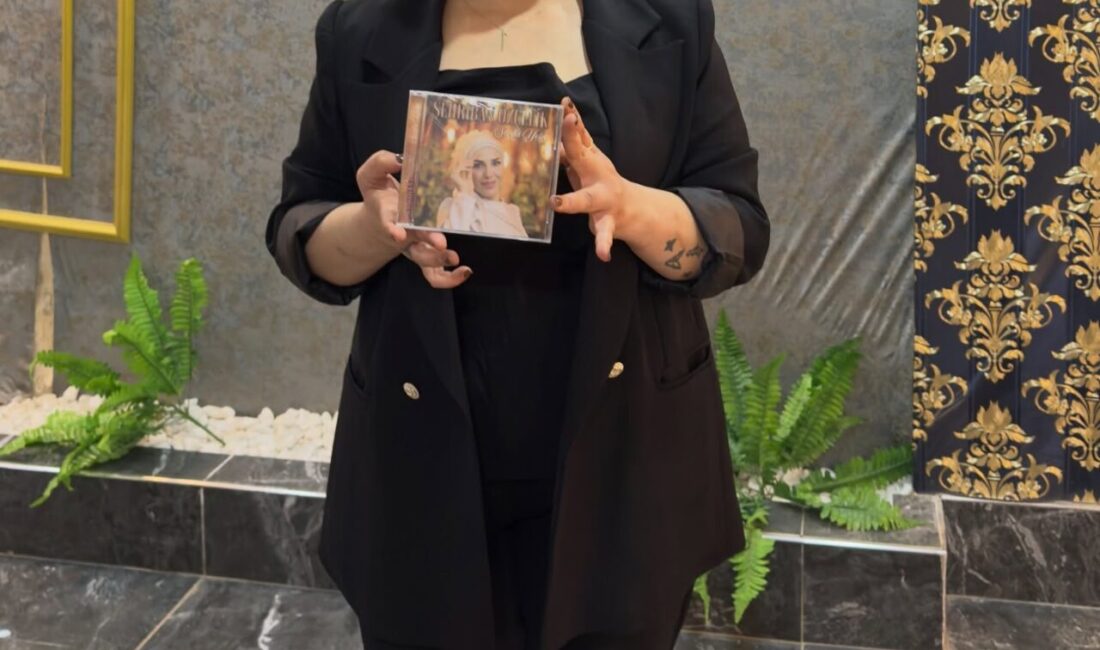 Tokat’ın Erbaa ilçesinde yerel bir radyonun yöneticisi Elif Cevahir Şahin,