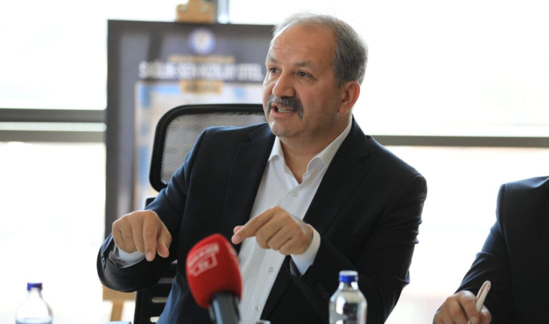 Sağlık-Sen Genel Başkanı Mahmut Faruk Doğan, üniversite hastanelerinde yaşanan sorunlara