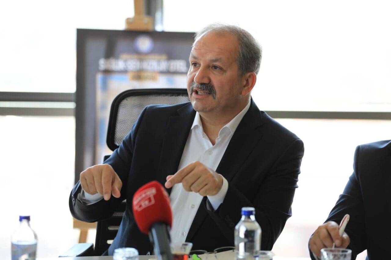 Sağlık-Sen Genel Başkanı Mahmut Faruk Doğan, üniversite hastanelerinde yaşanan sorunlara