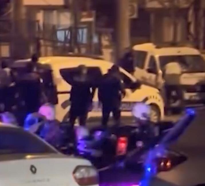 Sakarya’nın Adapazarı ilçesinde KADES ihbarı üzerine olay yerine giden polis