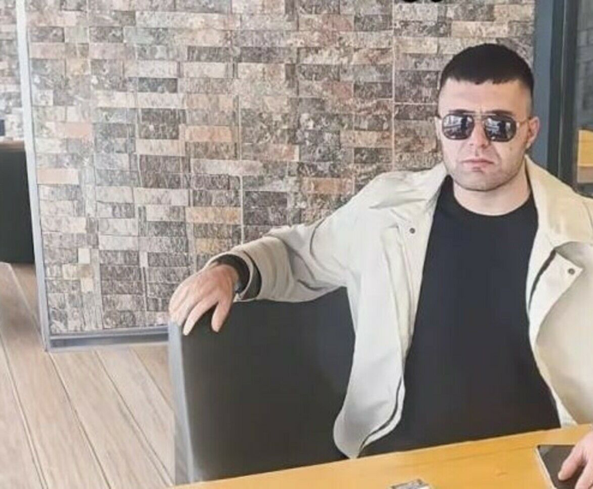 Samsun’un Bafra ilçesinde 27 yaşındaki bir kişi, evinde uyurken pompalı