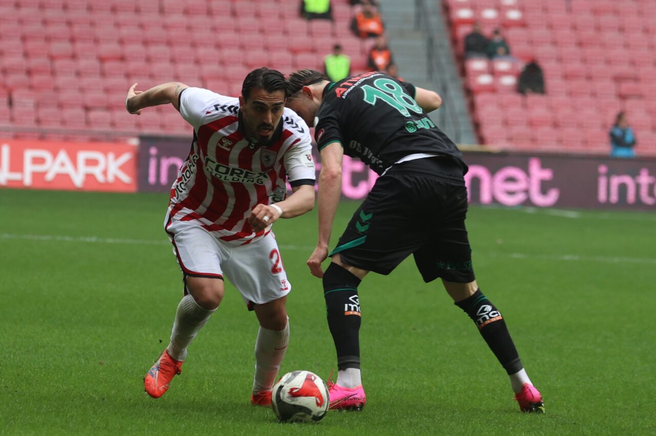 Samsunspor ile Konyaspor arasındaki mücadele 2-2 sona erdi. Holse’nin iki