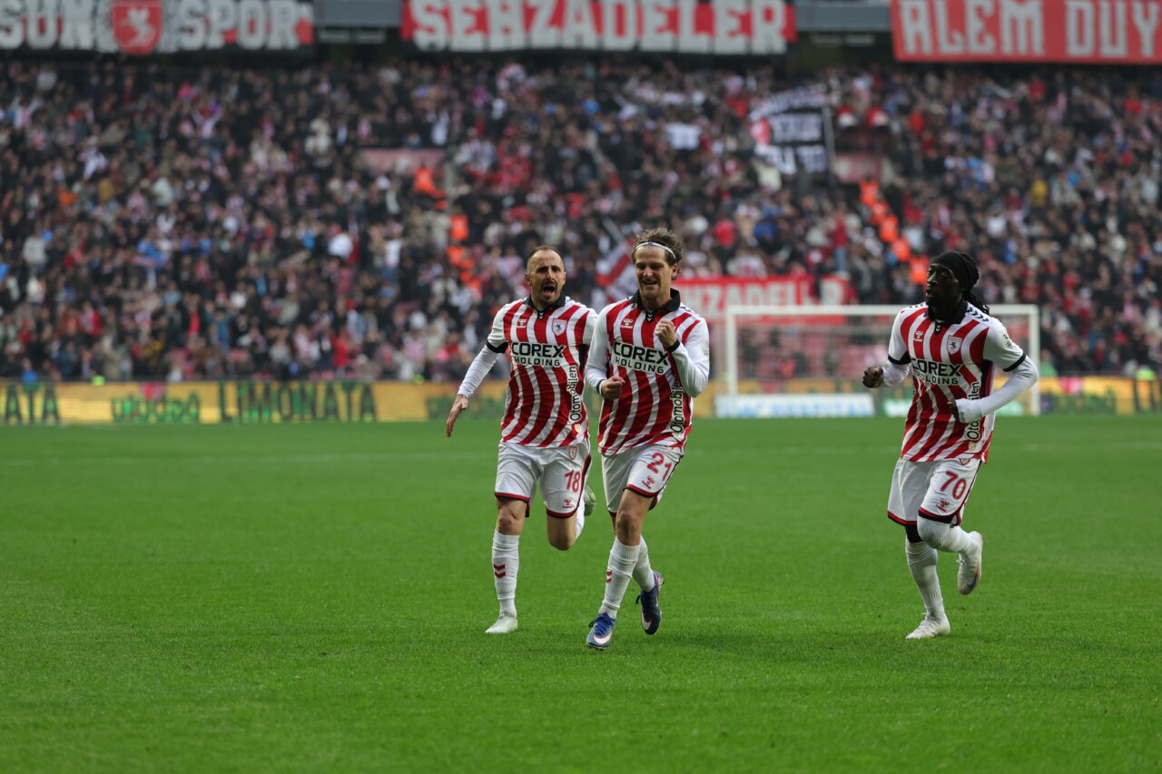 Samsunspor, Süper Lig’de sahasında Beşiktaş’ı 2-1 mağlup etti. Holse ve