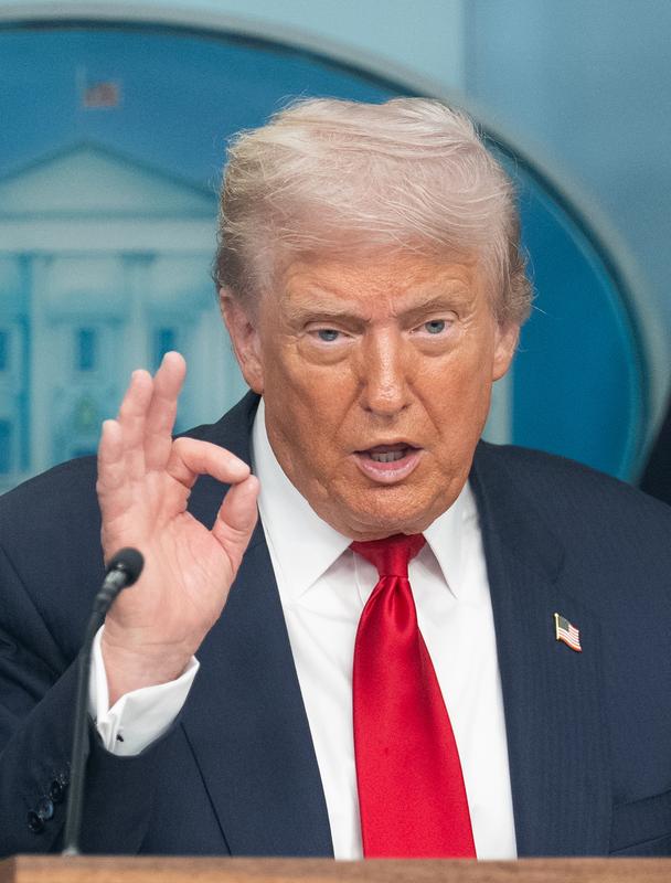 ABD Başkanı Donald Trump, İran’da düşürülen F-15 uçağının kayıp pilotuna