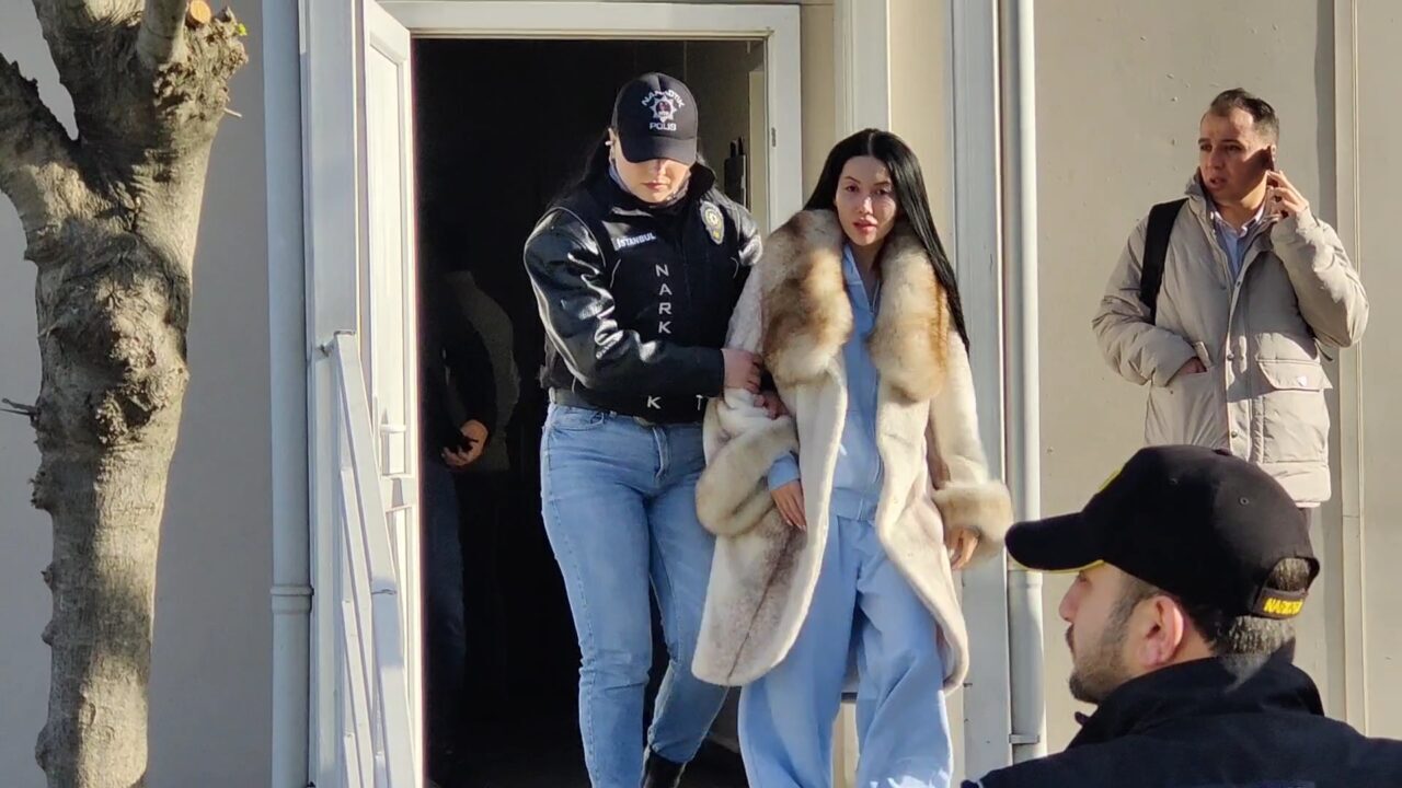 İstanbul’da eğlence mekanlarına yönelik düzenlenen uyuşturucu operasyonunda 17 kişi gözaltına