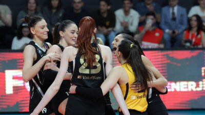 Fenerbahçe Medicana, Sultanlar Ligi final serisinin 4’üncü maçında VakıfBank’ı 3-2