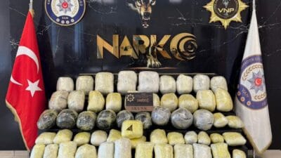 Van’ın Gevaş ilçesinde durdurulan kamyonda yapılan aramada 74 kilo 320