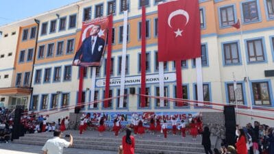 19 Mayıs tüm yurtta coşkuyla kutlanırken, meydanlardan ve okullardan harika