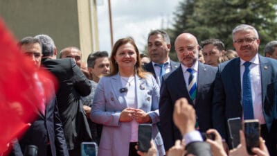 AK Parti'nin en yeni üyelerinden Afyonkarahisar Belediye Başkanı Burcu Köksal,