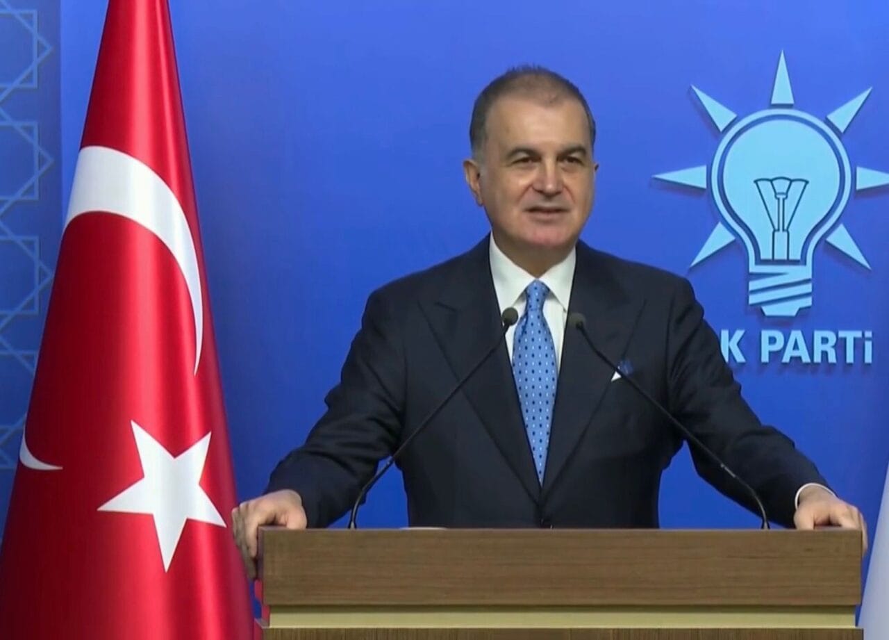 AK Parti Sözcüsü Ömer Çelik, MKYK toplantısı devam ederken gündemi