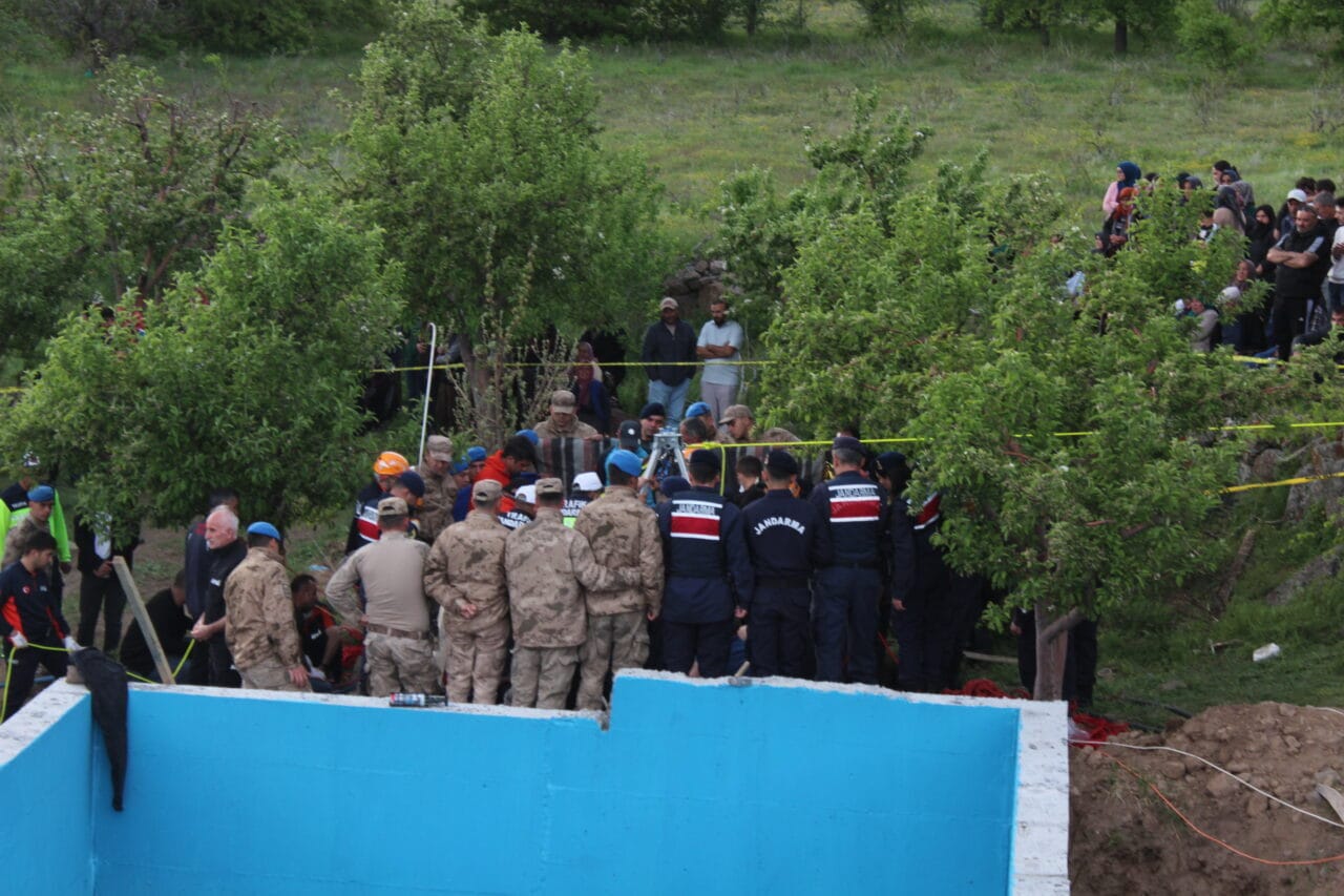 Aksaray'da yürekleri yakan bir aile trajedisi yaşandı. Elma bahçesindeki 16