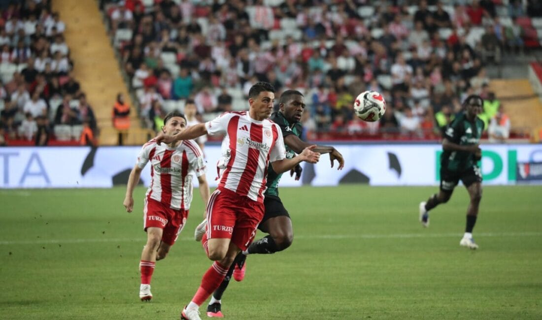 Antalyaspor’a Galibiyet Yetmedi: Süper Lig’e Veda Etti! Antalyaspor için kader maçı hüzünle bitti. Ligin 34. haftasında Kocaelispor'u