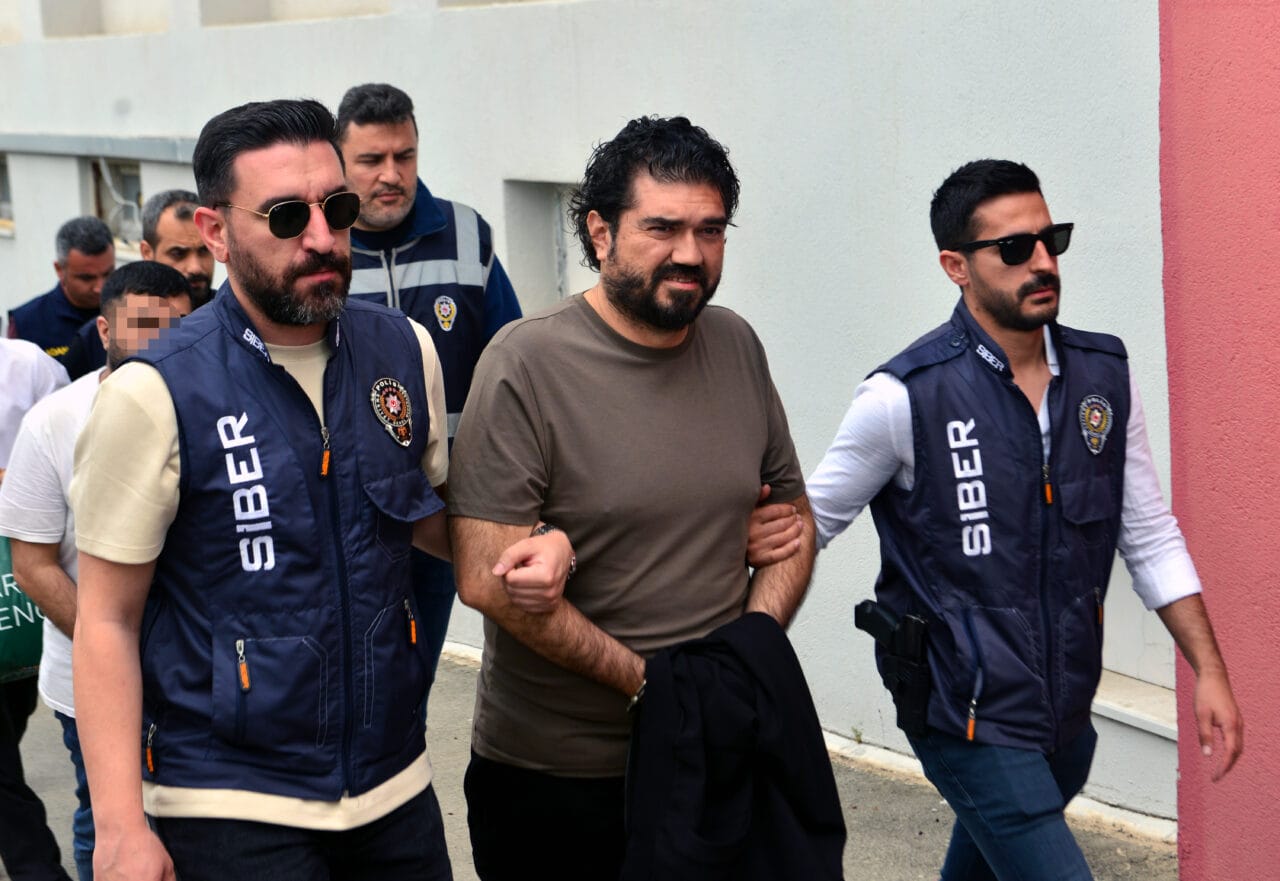 Adana merkezli 21 ilde yürütülen dev yasa dışı bahis ve