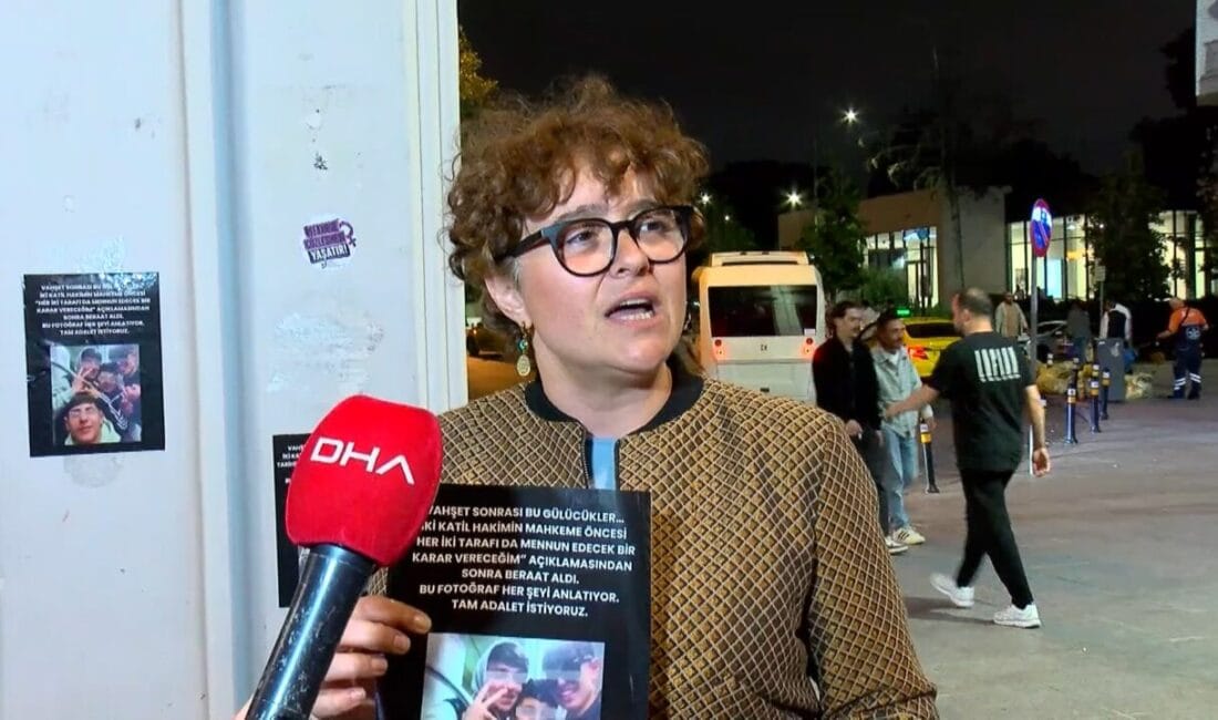 Bakırköy Meydanı'nda yürek yakan eylem: Acılı anne, oğlunun katillerinin fotoğraflarını