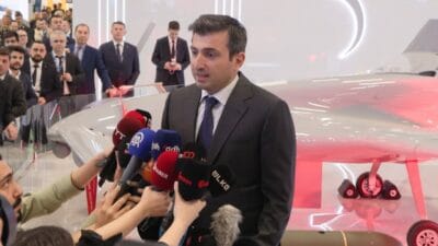 Selçuk Bayraktar, SAHA 2026 Fuarı’nda yeni nesil kamikaze İHA sistemlerini