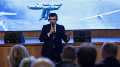 Belçika Kraliçesi Mathilde, geniş bir bakan ve diplomat heyetiyle birlikte