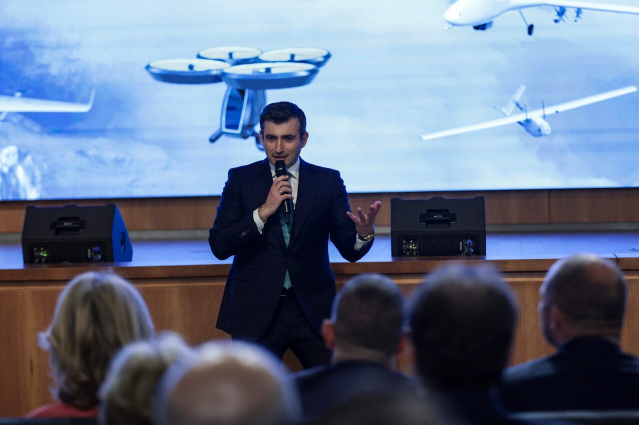 Belçika Kraliçesi Mathilde, geniş bir bakan ve diplomat heyetiyle birlikte