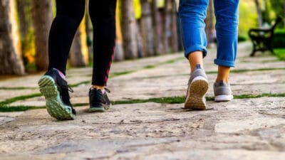 İngiliz bilim insanları, spor yapmanın depresyonu yenmede en az terapi