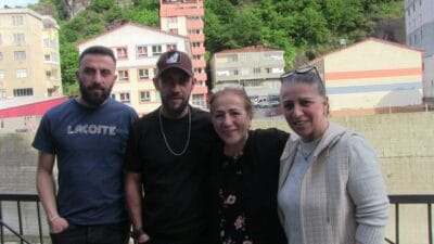 Artvin Borçka'da 11 yaşındaki Eslem, topunun peşinden giderken dereye düşüp