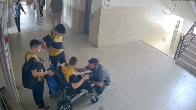 Bursa İnegöl'deki bir ortaokulda asansör bozulunca bedensel engelli bir öğrenci