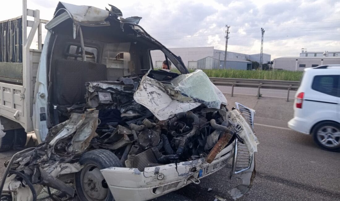 Bursa’da Feci Kaza: Kamyonet TIR’a Çarptı, Baba Öldü, Oğul Ağır Yaralı Karacabey’de akşam saatlerinde meydana gelen kazada bir aile dağıldı. Babası